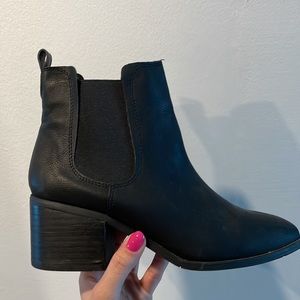 Black boots 81/2